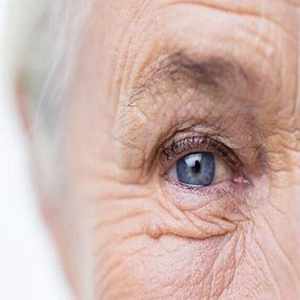 9 عادتی که چشم‌ها را پیر می‌کند