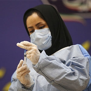 آیا ۶۰ میلیون ایرانی امسال واکسینه می شوند/آمارها همخوانی ندارد