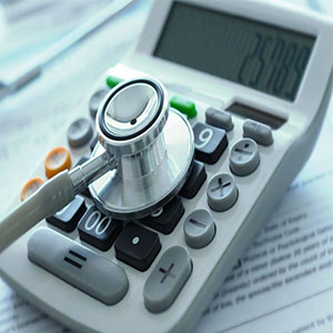 پزشکان از صنوف منظم در پرداخت مالیات هستند/ نظارت بر استفاده از کارتخوان در مطب