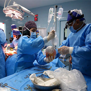 دولت به مشکل کمبود پزشک ورود کند/ تعطیلی اتاق‌های عمل