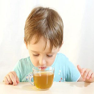 آیا نوشیدن چای موجب کاهش وزن کودکان می‌شود؟