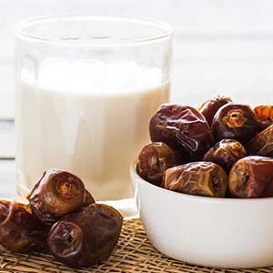 جلوگیری از کم‌خونی با ترکیب خرما و شیر