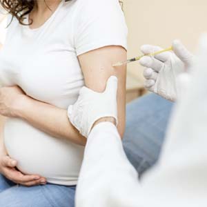 واکسیناسیون کووید۱۹ برای زنان باردار توصیه می‌شود/هنوز برنامه واکسیناسیون کشوری زنان حامله اعلام نشده است