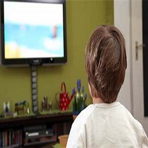 کودکان از چه سنی مجاز به تماشای برنامه‌های تلویزیونی هستند؟