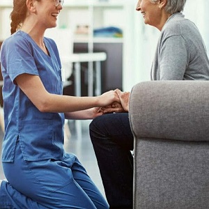نکات کلیدی برای استخدام پرستار سالمند در منزل
