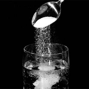 محلول آب نمک، روشی مفید برای کاهش بار ویروسی