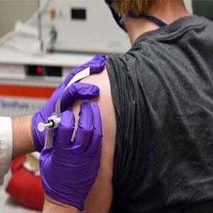 حصول ایمنی جمعی تا اوایل آذر/ تصمیم‌گیری درباره تزریق دُز سوم واکسن کرونا