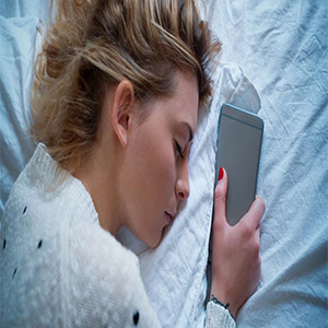 هنگام خواب، تلفن هوشمند را کجا بگذاریم ؟