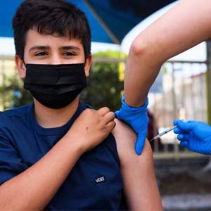 ۳.۵ میلیون دانش‌آموز واکسن کرونا زدند | فردا آخرین مهلت واکسیناسیون دانش‌آموزان