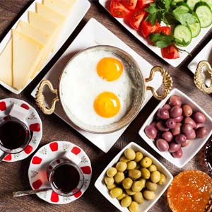 ۶ گزینه غذایی موثر برای خلاص شدن از کسالت صبحگاهی