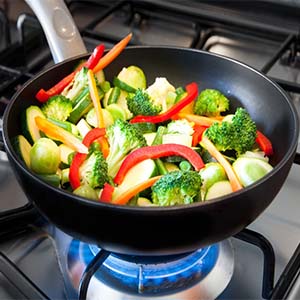 کدام روش پخت سبزیجات مفیدتر است؟