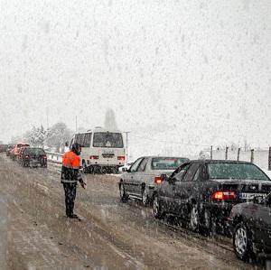 برف و باران در جاده‌های ۱۸ استان/ چالوس و آزادراه تهران- شمال مسدود