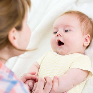 با کودکتان به زبان بچه گانه حرف بزنید
